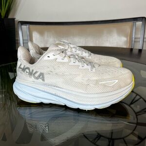 Hoka Clifton 9 Wide Athletic Sneakers Sz 10.5 D Wide